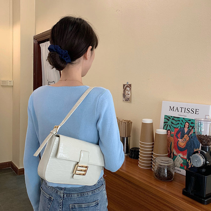 Underarm bag baguette